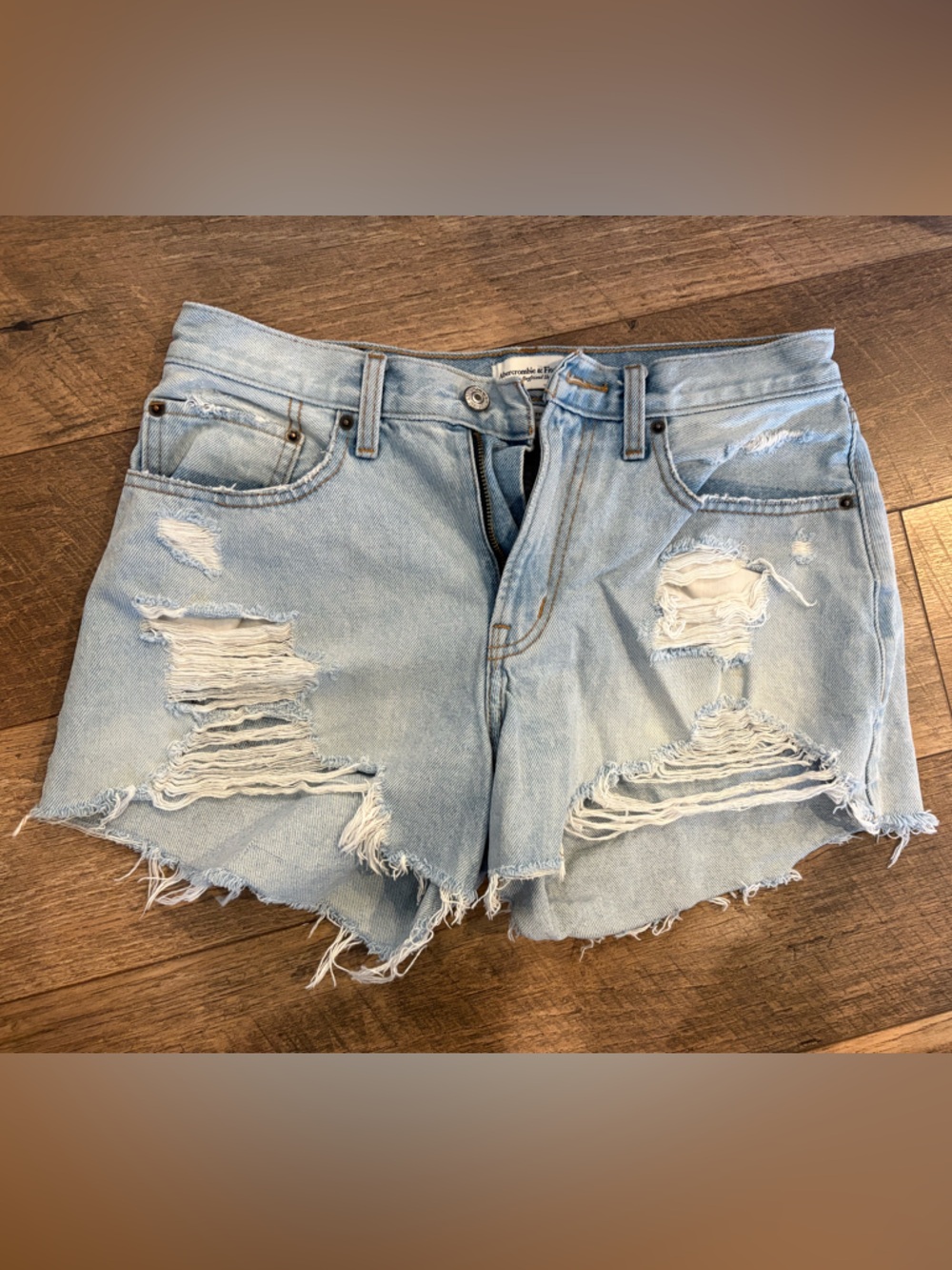 Abercrombie & Fitch Light Wash Mid Rise Boyfriend Denim Short Curvy Love